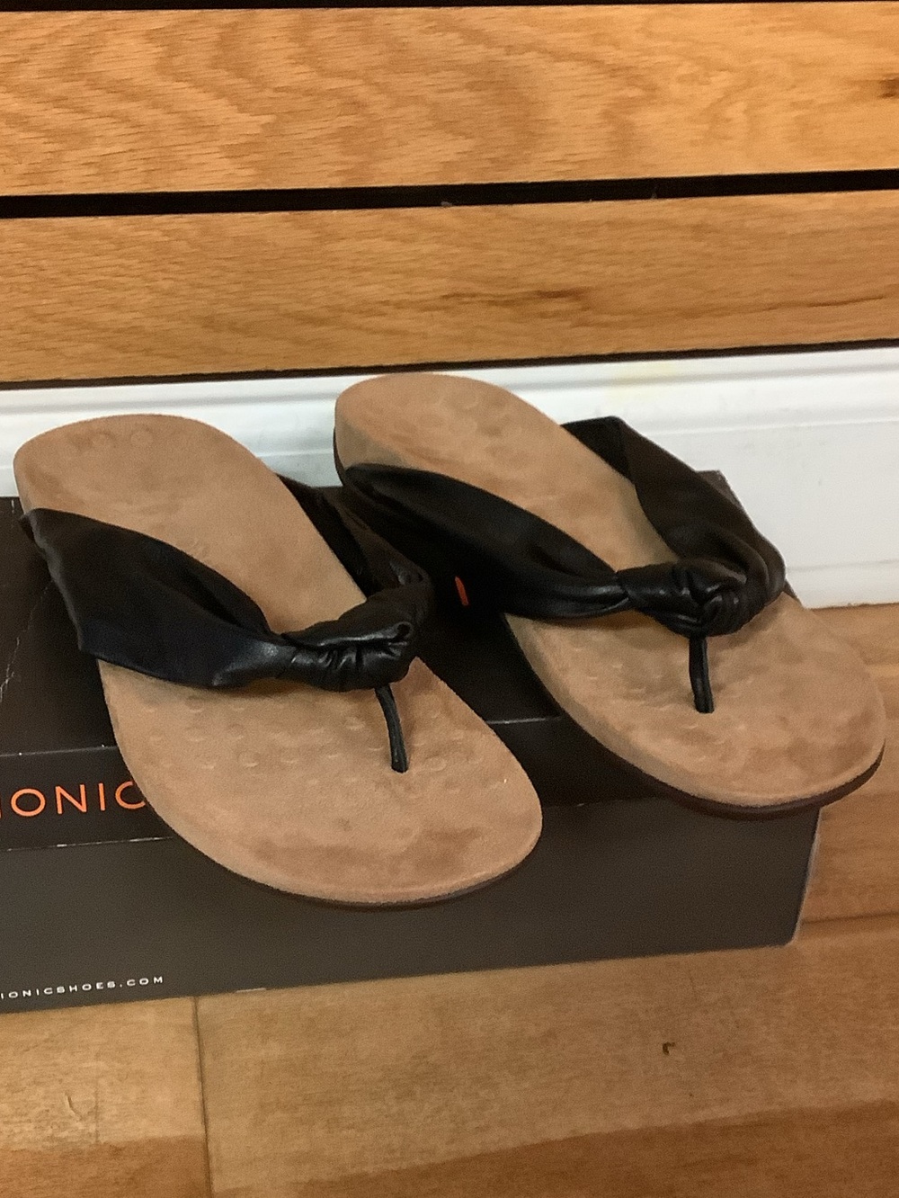 Vionic Women’s Black Pippa Sandal